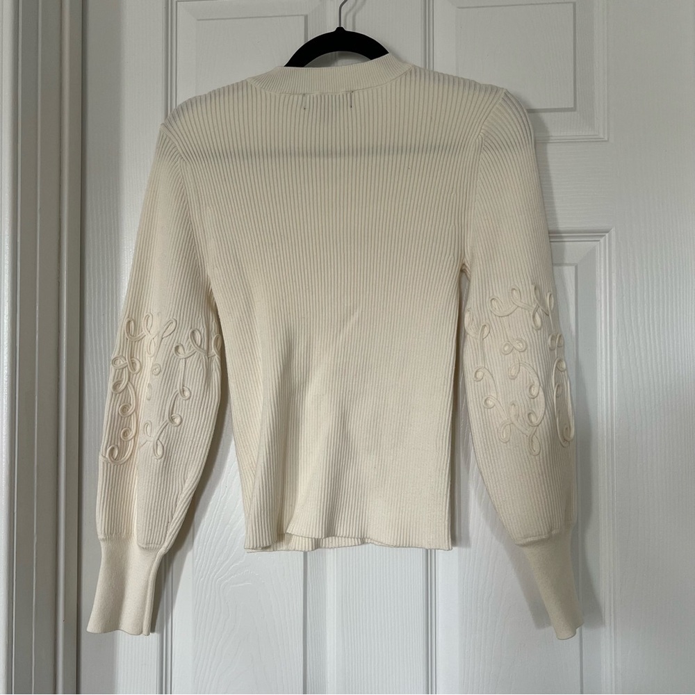 Elegant Cream Sweater with Embroidered Sleeves - Picture 4 of 8